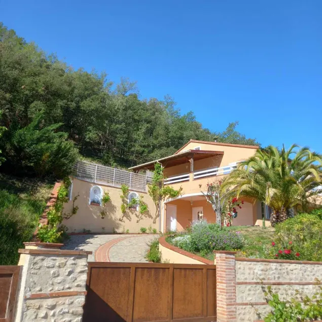Villa with private pool in a quiet location with mountain views 5 min from Ceret - Image 1