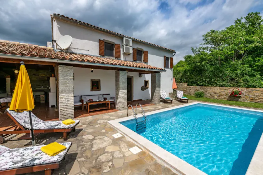 Maravilhosa vivenda com piscina no coração da Ístria - Image 1