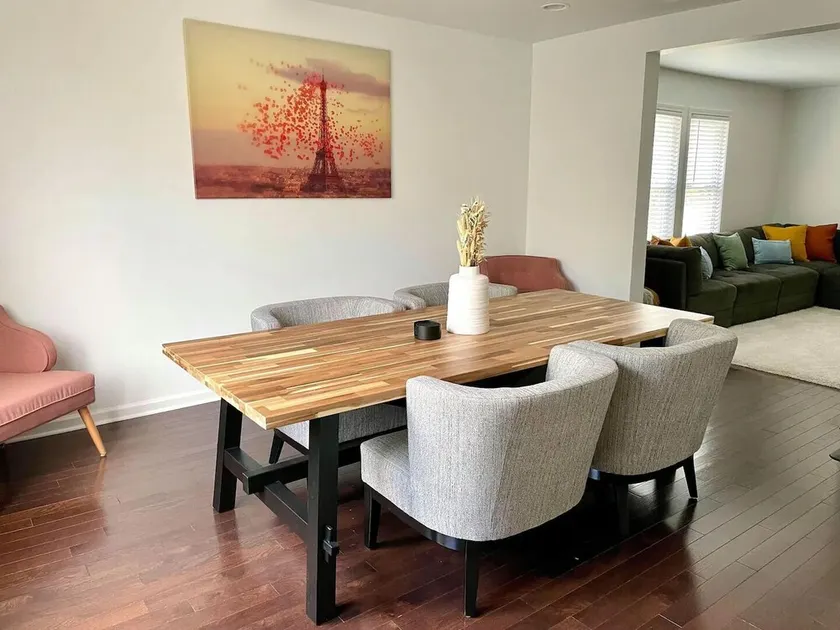 Large, modern 2 bedroom in the heart of Forest Park - Image 1