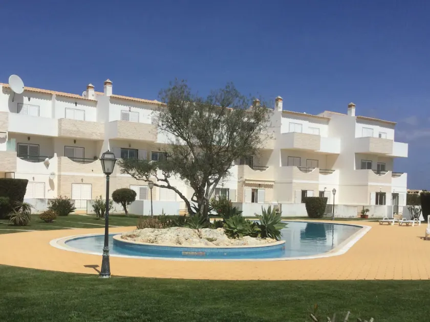 Lovely 2 Bedroom Apartment in Alvor with Shared Pool close to Town and Beach - Image 1