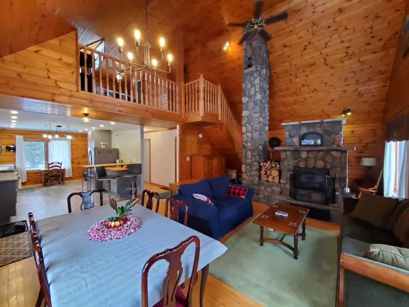 Cozy cottage with private waterfront & wifi - Image 1