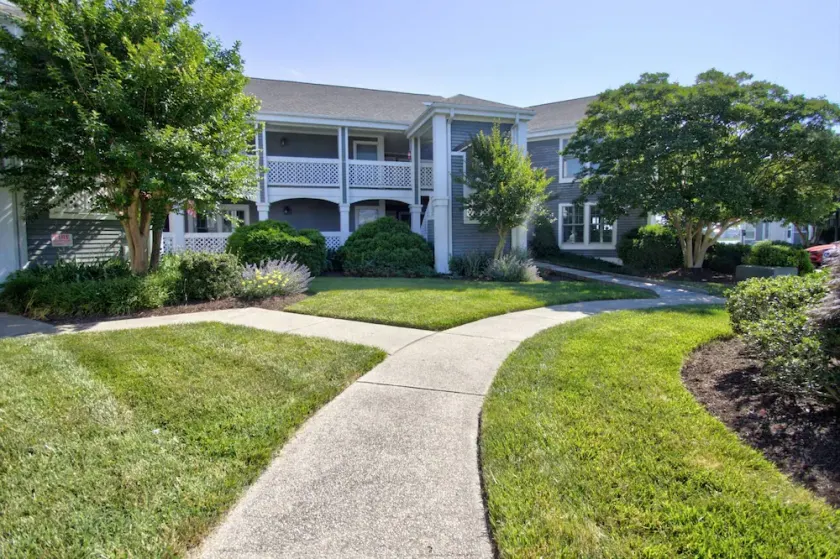 First Floor, 2 BD, 2 BA Condo, Bayside Views, Pool, Tennis, and Many Free Activities! - Image 1