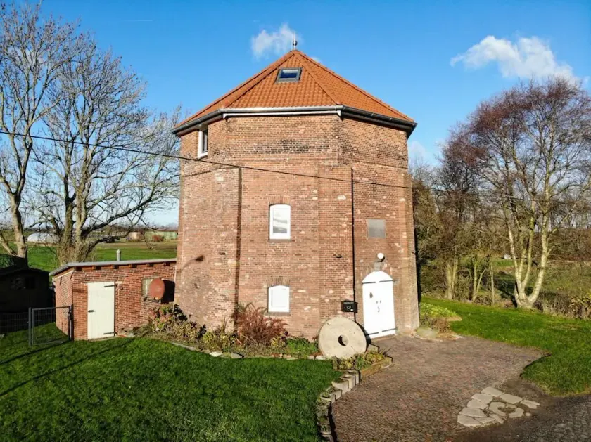 200 year old windmill as a vacation home near Greetsiel. Pet friendly! - Image 1