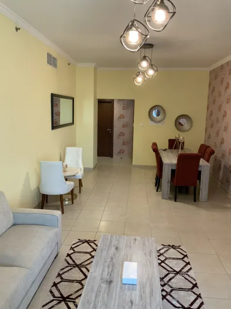 Stunning Two Bedroom Apartment in DOWNTOWN, next to DUBAI Mall - Image 1