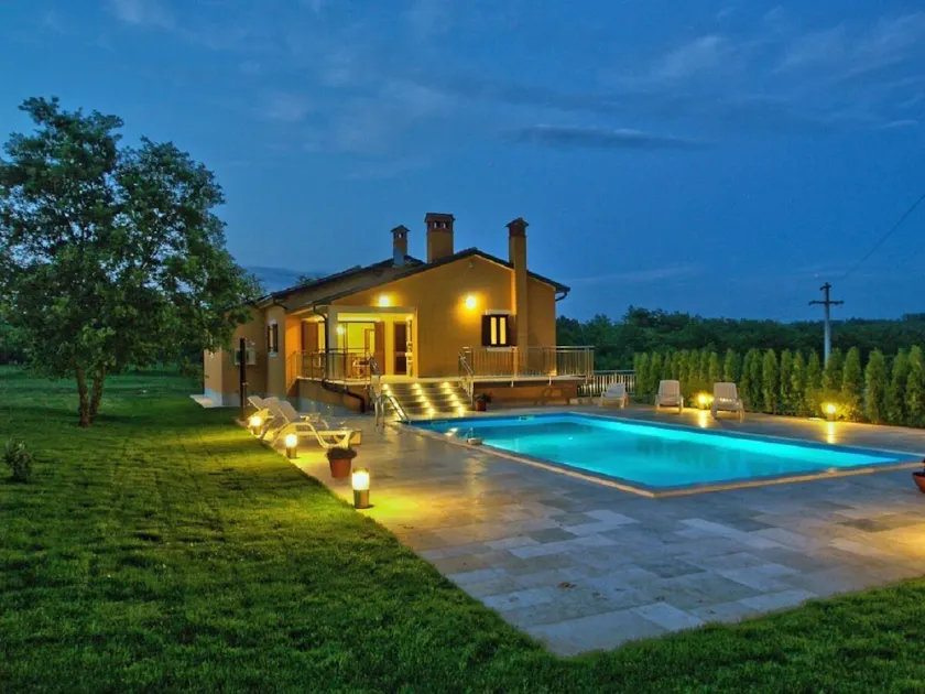 NEW!! Spacious and luxurious apartment with private 50m2 pool! - Image 1