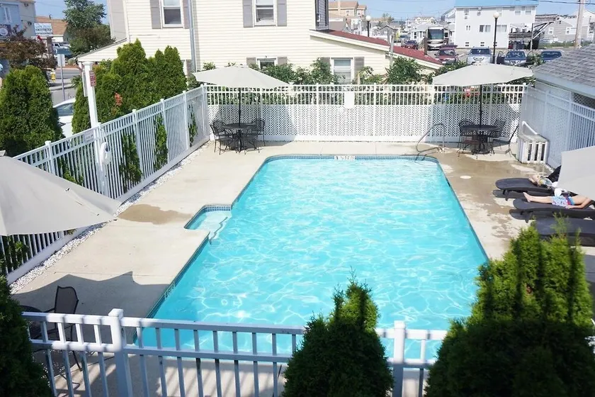Ocean view with a shared pool. 5 - Image 1