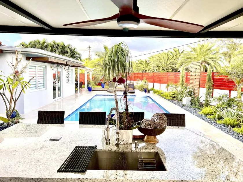 Luxury heated salt water pool, Grill BBQ Serenity Oasis  - Image 1