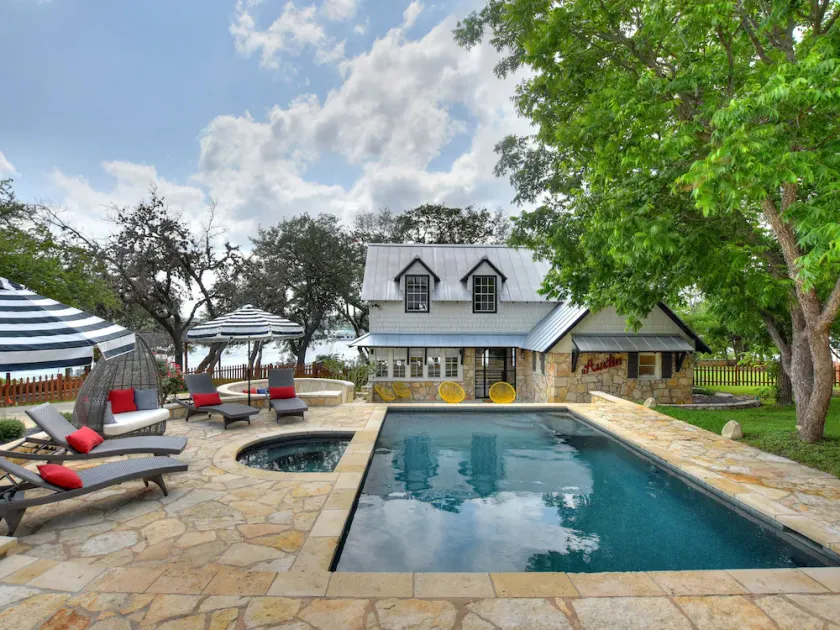 Helt renoveret Lake Travis Waterfront ~ Pool, Spa, Udendørs Køkken, Placering - Image 1