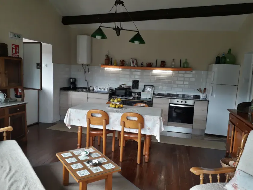 Casa en el Centro de Asturias con Mucha Zona Verde - Image 1