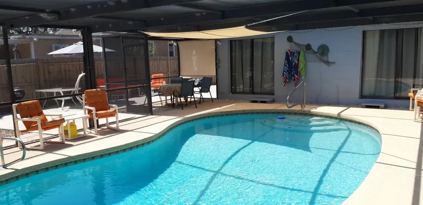 Downtown Safety Harbor 2 Bed 1 Bath Pool Home, 20 minutes from Clearwater beach - Image 1