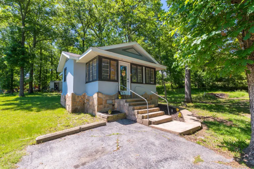 Honey Hive in Rockaway Beach - Image 1