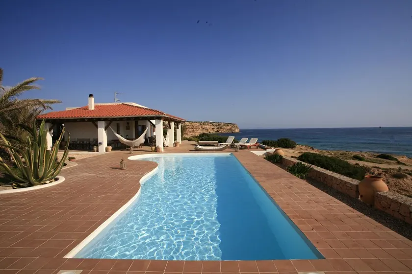 Casa Senrramada, Villa on the seafront - Image 1