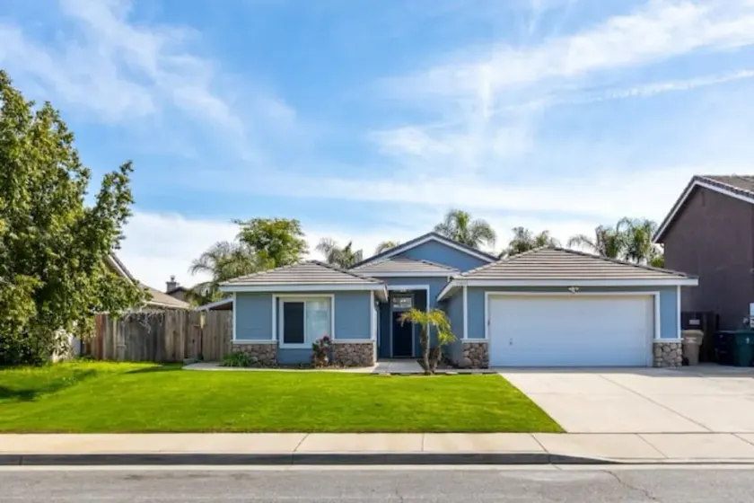 5 Bedroom House in Beautiful NW Bakersfield - Image 1