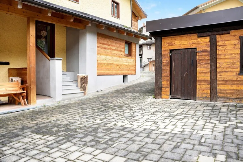 Apartment „Chalet Provenzale Trilocale“ mit Bergblick, Gemeinschaftsgarten und WLAN - Image 1