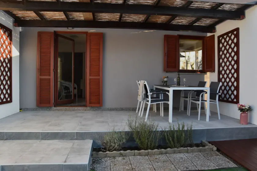 NEW 2020, garden with barbecue, 150m from the water - Image 1