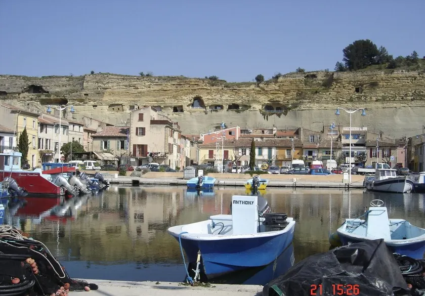 Maison troglodyte classée 3* en Provence, atypique avec vue sur l'Etang de Berre - Image 1