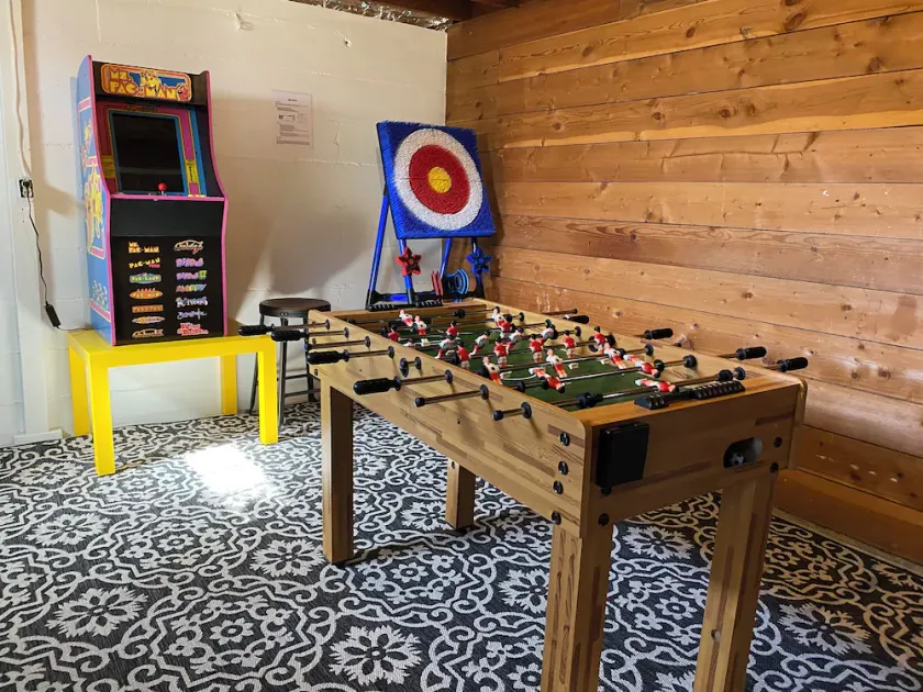 FIRE HOUSING AVAILABLE-Fenced Backyard-Central AC-Arcade Game Rm-3 Mi to Dwntwn - Image 1