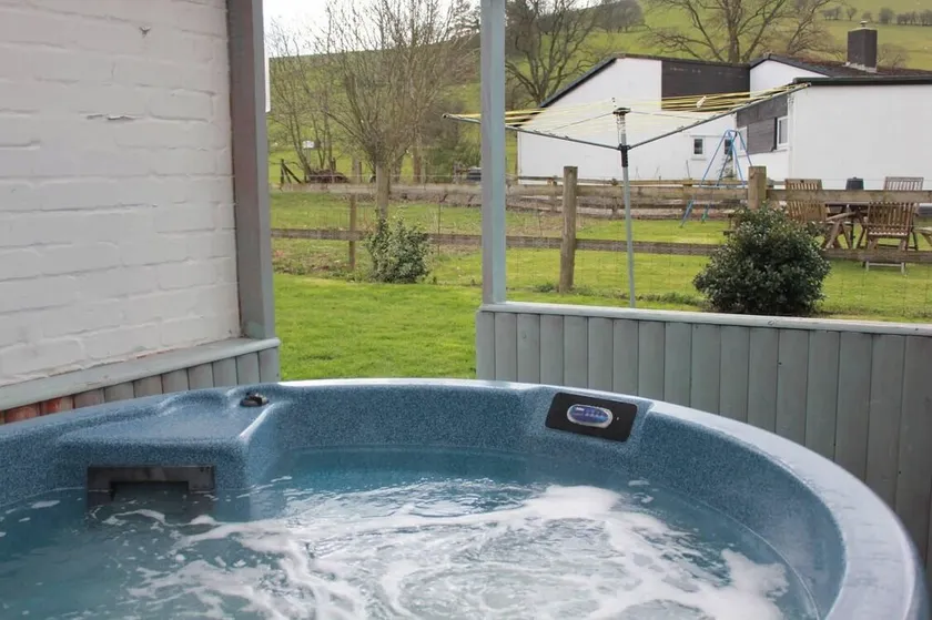 Quaint cottage Tygwyn with all weather Hot Tub. - Image 1