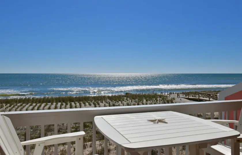Wohnung am Meer im ersten Stock in Kure Beach, überdachte Terrasse, Innen- / Außenpool - Image 1