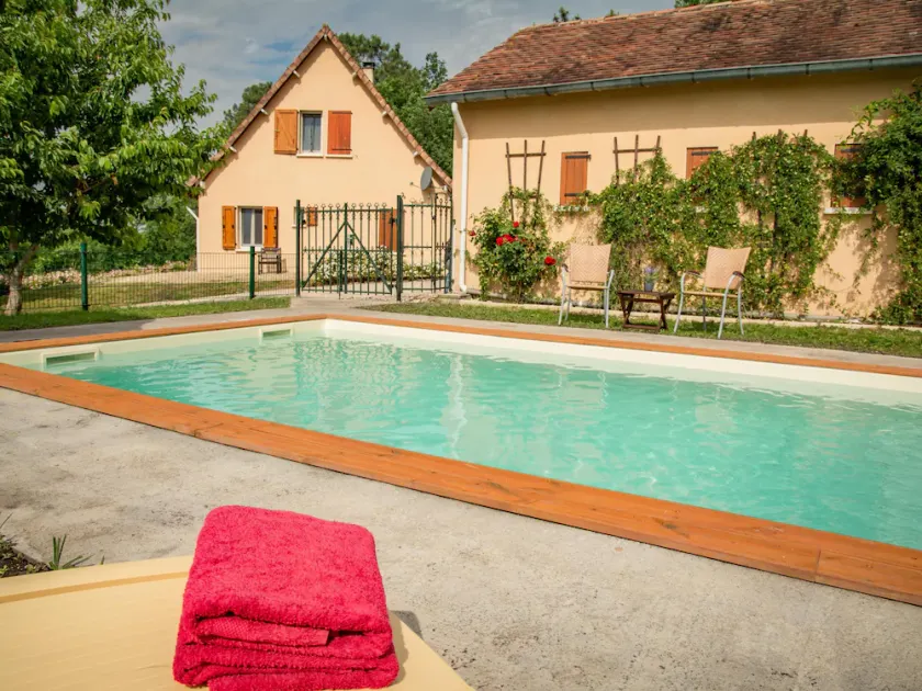 Holiday home with private pool and views - Image 1