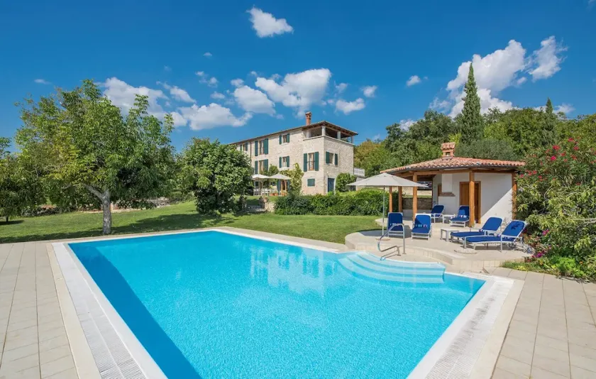 Villa Moncitta in Karojba - Image 1