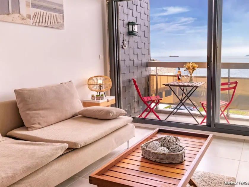 3-Room Apartment with Terrace 30m from Shops and Beach in Ploemeur - Image 1