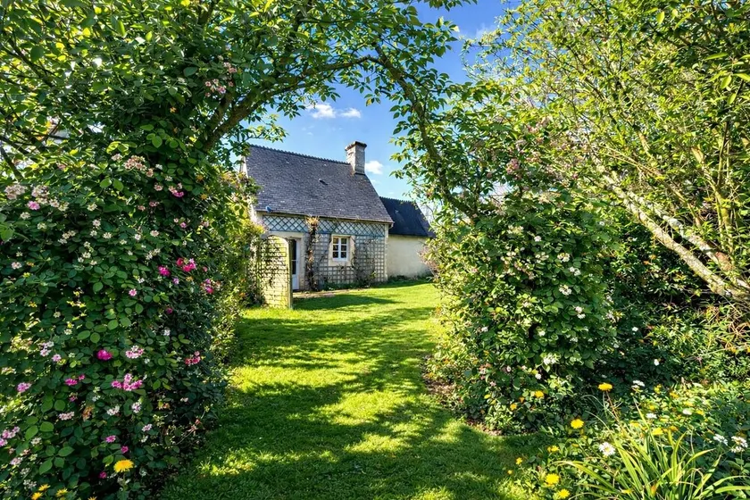 Charming accommodation in a green setting - Image 1