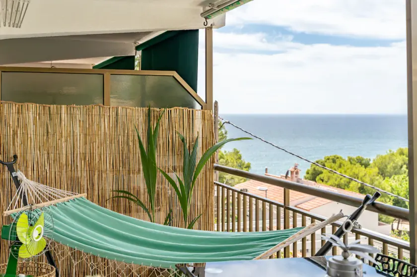 Beach Front Retro Hideaway in Salou - Image 1
