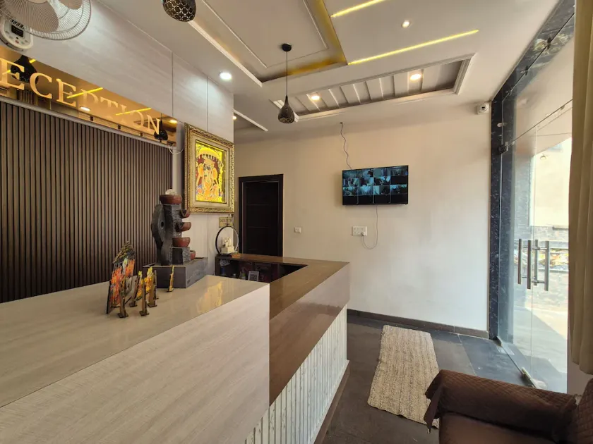 OnlyStay Giriraj Ji Near Prem Mandir - Image 1