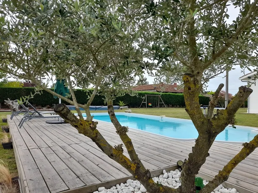 Maison Toute Équipée Avec Piscine et Pool House - Image 1