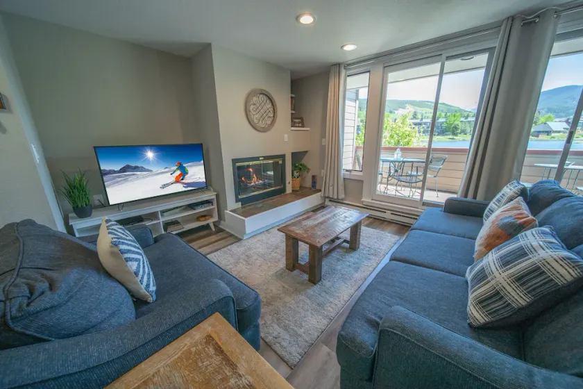 Skating Views, Upscale Condo with Pool/Hot Tub - Image 1
