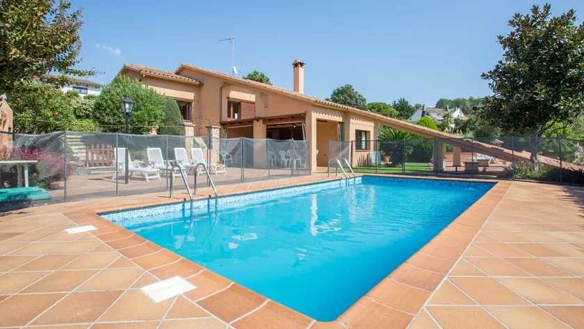 2CIP01-6pax - House with capacity for 06 people and private pool located in a quiet area - Image 1