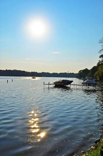 Lake Home med tonsvis av bekvämligheter * Uppdaterad inredning av designer - Image 1