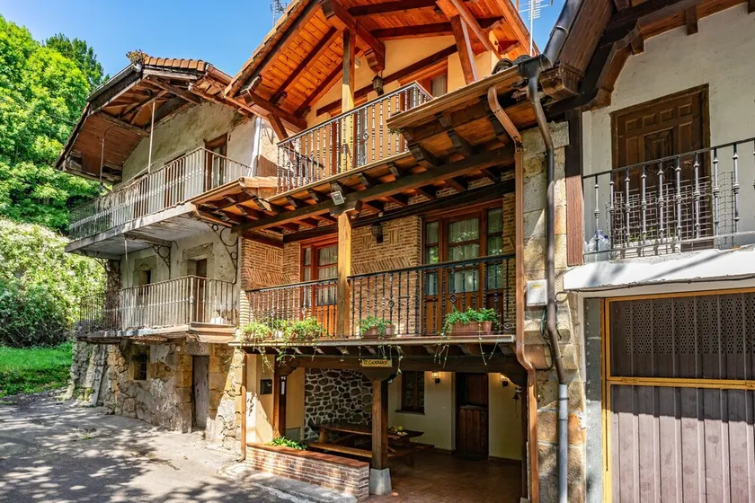 Casa rural 'El Campano' com vista para a montanha, terraço privado e Wi-Fi - Image 1