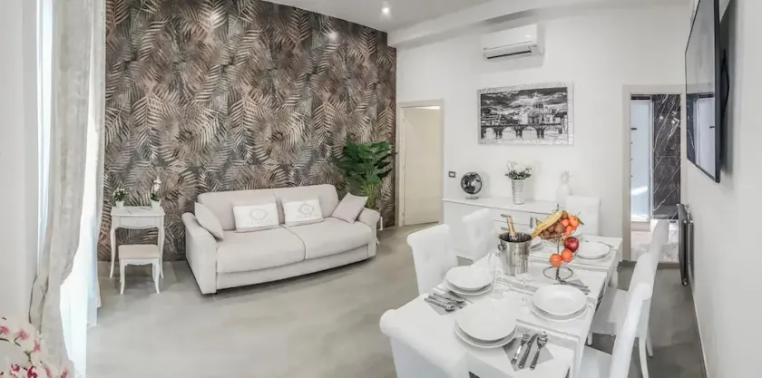 3-Bedroom Central Apartment with terrace near the sea - Image 1