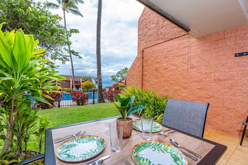 Kuleana #303: Oceanfront Gem with King Bed and Pool plus Summer Rates! - Image 1