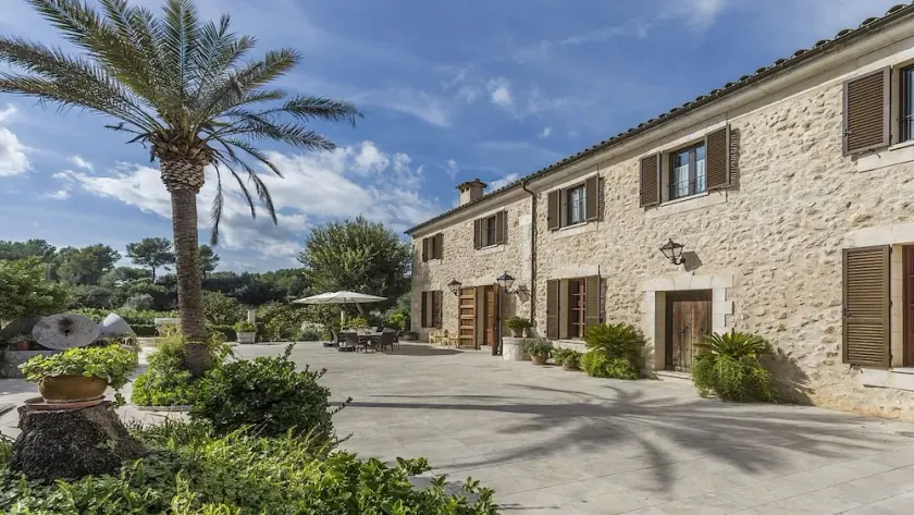 Ein traditionelles mallorquinisches Landhaus mit weitläufiger Außenanlage, privatem Pool und Tennisplatz! - Image 1