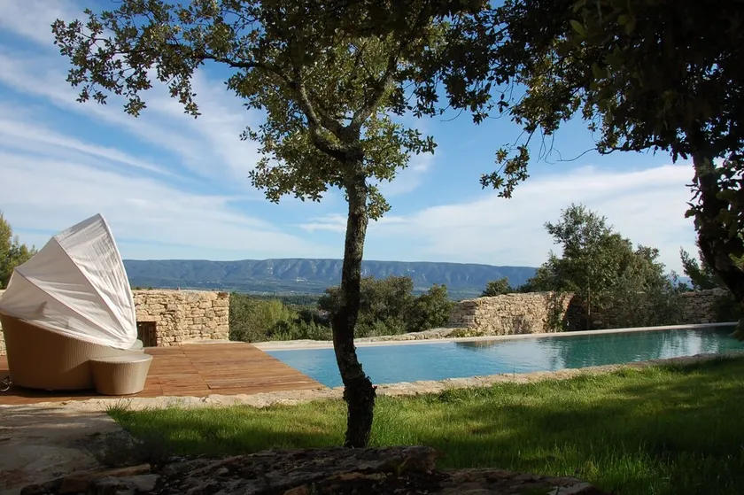 Gut gelegen Sommerhaus mit wunderschön Schwimmbad in Gordes - Image 1