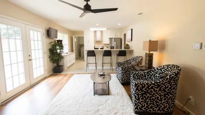 House - Great Location - Image 1