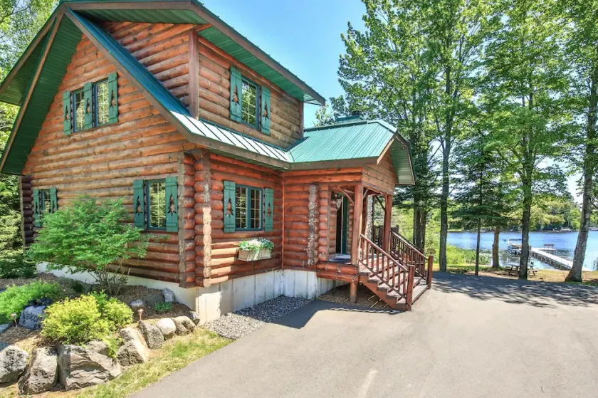 Lakefront log cabin on Lost Lake with dock, kayaks, large deck, and fire pit! - Image 1