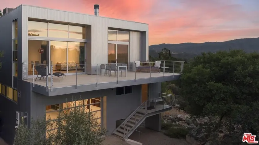 Modern spiritual oasis in East End orange groves - Image 1