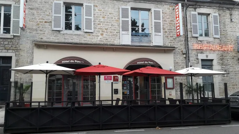 Logis Hotel du Parc-Restaurant - Le Rouget de Lisle - Image 1