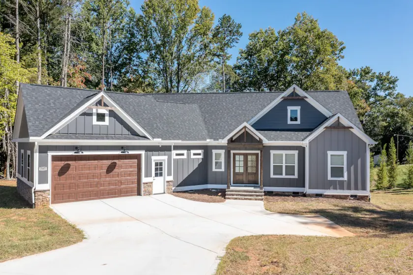 New waterfront house on Lake Norman/private dock - Image 1
