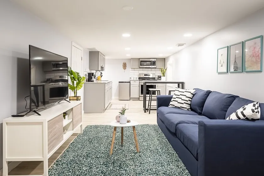 Lowest Rates! Fun & Stylish 3BR in Logan Square - Image 1