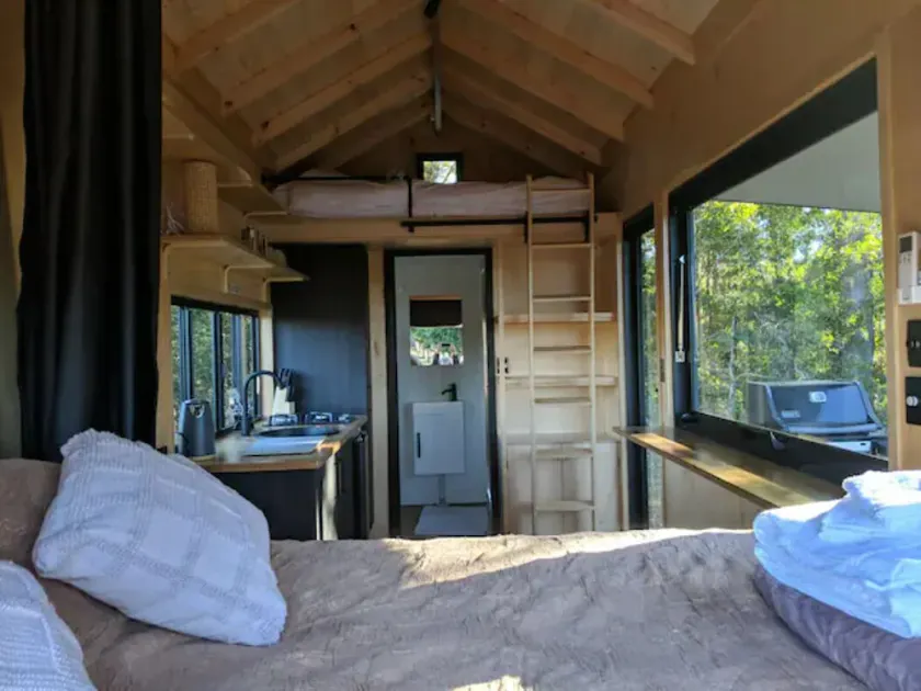 Tiny Farm House on the Hill - Image 1