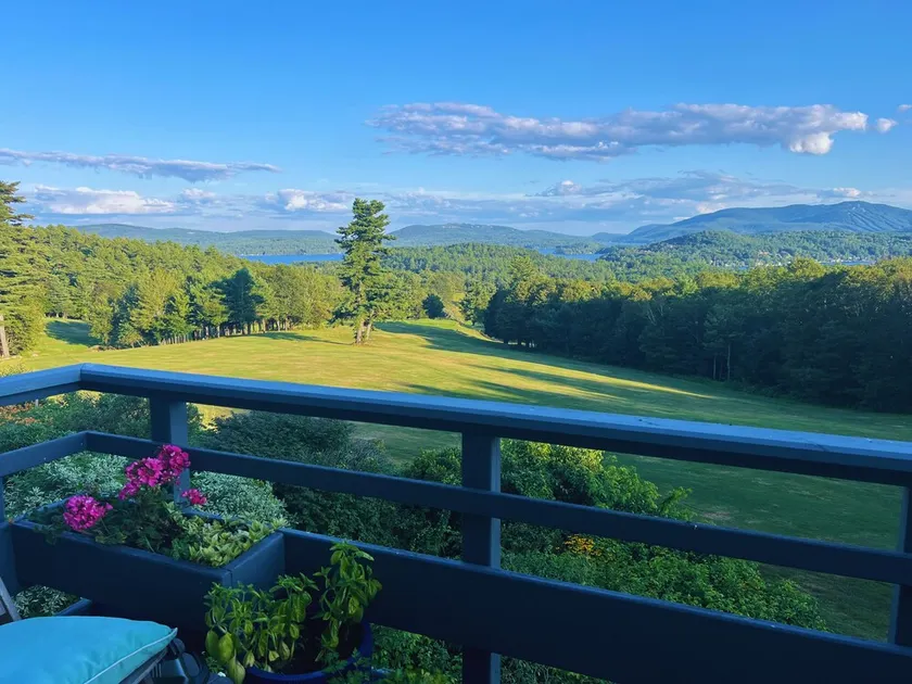 Jaw-dropping views. Gorgeous 4-bed, FREE golf, hiking trails + the lake - Image 1