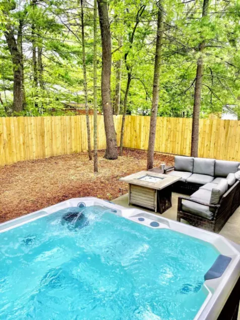 Locally Owned 4BR w/Hot Tub - Image 1