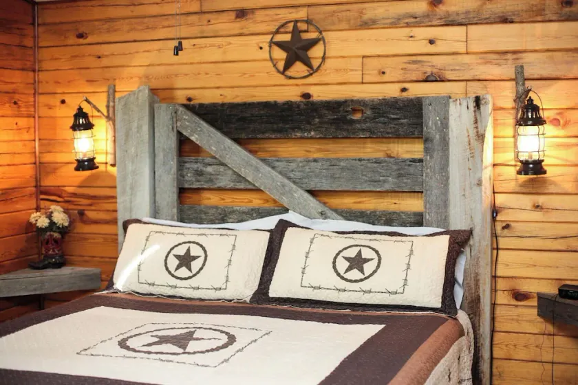 En luksushytte med kingsize-seng i Ozarks - Image 1