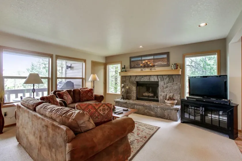 The Ridge at Sunriver - Condo #1 - Access provided to onsite seasonal swimming pool & tennis facilities, year-round hot tub plus 4 bikes - Image 1