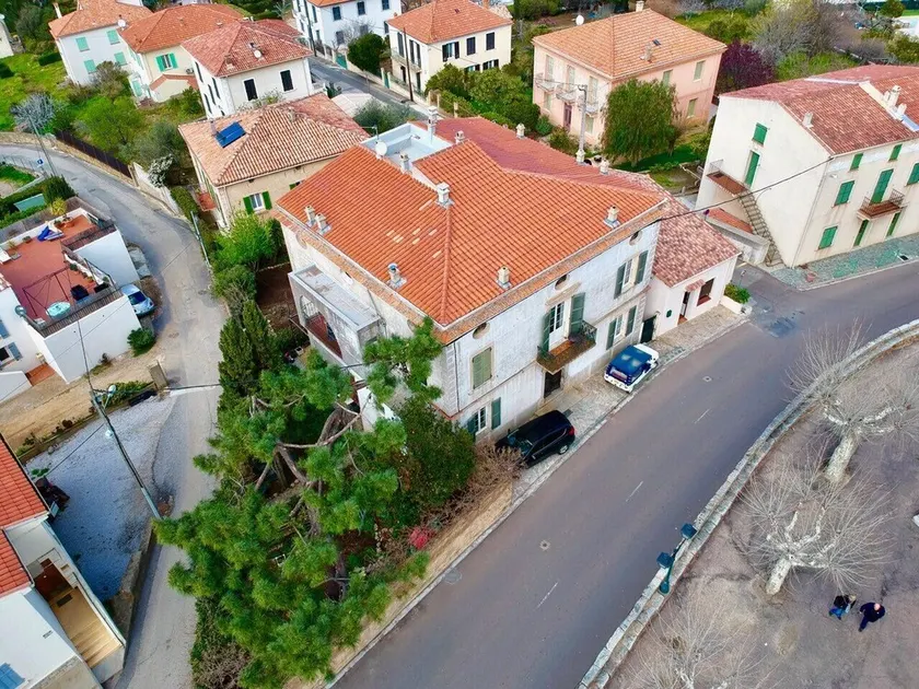 renovated apartment in bourgeois house - Image 1
